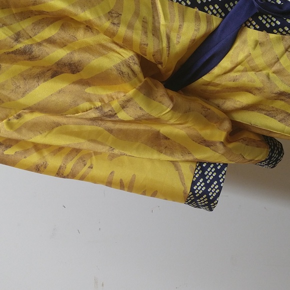 NEW! Sassy Jones Printed Wrap Topper Robe with Belt, Yellow & Blue - Picture 6 of 16